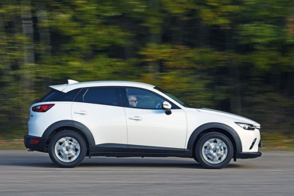 Mazda записа много добри резултати като цяло. Основният акцент пада върху модела CX-3 (2019-настояще, на снимката), който беше вторият най-надежден малък SUV с резултат от 99,1%.