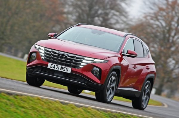 Високият резултат на Hyundai беше значително подпомогнат от перфектния резултат за неговия Tucson Hybrid (на снимката), който беше съвместен лидер в категорията на семейните SUV заедно с Eclipse Cross. Резултатът на марката беше намален донякъде заради третото място отзад напред на Ioniq Electric (84,4%) в категорията на електрическите автомобили.