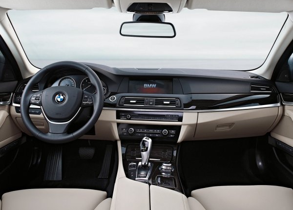 За какво да се внимава:

Сложно окачване във версии с активно управление

Възможни скъпи повреди в изпускателната система и пречиствателната система