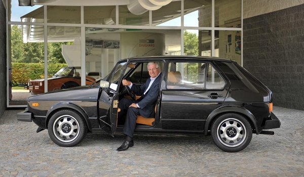 Беше важно да разберем, че дизайнът на автомобила винаги е компромис между естетика и функционалност. Ако трябва да се избира обаче, приоритет има второто. Също така съм щастлив, че запазих смирението като пътеводна звезда на моето пътуване. Архитекти, консултанти, работници: в живота си съм научил нещо от всеки.
