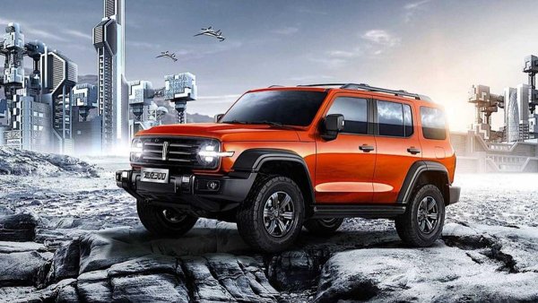 Ако искате да привлечете внимание, този SUV на Great Wall, ще свърши работа. Той е на рамна конструкция и има отлични офроуд способности, като това е комбинирано с сокгъпна цена. В същото време комфортът му е на високо ниво, а дизайнът се отличава с изчистени елементи, като определено привличат внимание, защото донякъде напомня на Ford Bronco и Jeep Wrangler.

Под капака на Tank 300 е поставен 2,0-литров редови двигател с 4 цилиндър, развиващ 224 к.с. Той е свързан с 8-степенна автоматична скоростна кутия и система за задвижване на всички колела. Всъдеходът вече се продава и на пазари извън Китай.