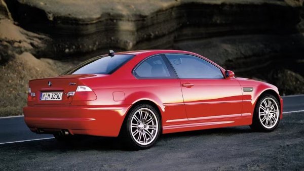 Може да звучи трудно да се направи кола толкова готина и надеждна като M5 (E39), но BMW го направи отново с BMW M3 (E46). Това е едно от най-добрите поколения на М3, тъй като дойде само като купе или кабриолет (за разлика от други поколения, които могат да бъдат закупени като седани). Също така това беше първият M3, който вдигна 100 км/ч за по-малко от 5 секунди, а тайната за дълголетието му е правилно и надременна поддръжка.