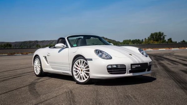 Години на производство - 2004–2012

Двигател – 3,4-литров боксер с 6 цилиндъра

Мощност – 320 к.с. 
