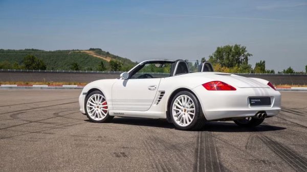 Почти всеки двигател, който можете да намерите под капака на Porsche 987 Boxster, беше надежден, но най-добрият беше 3,4-литровият боксер с 6 цилиндъра, поставя на фейслифта 987.2 Boxster S.