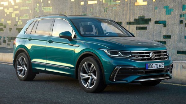Настоящият Volkswagen Tiguan вече се продава от шест години, но неговата възраст не е пречка за успеха. Той записа забележителен ръст от 223% на новите регистрации в сравнение с ноември 2021 г., побеждавайки конкурентите, включително Mazda CX-5, Hyundai Tuscon и Kia Sportage.