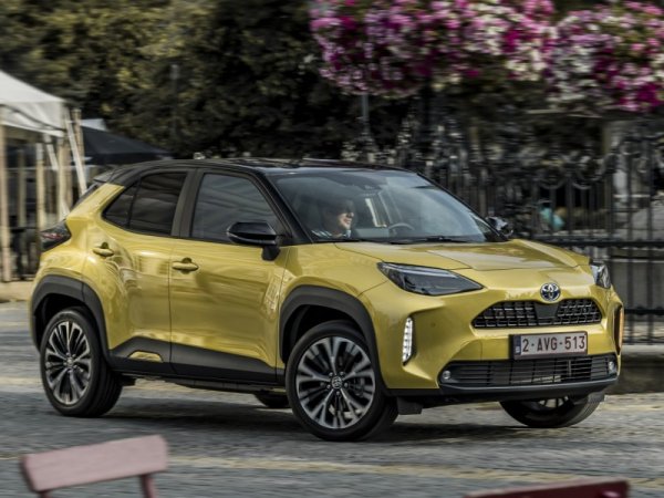 Подобно на суперминито, от което получи името си, този компактен кросоувър също е в Топ 10 на Европа. Toyota продаде 13 282 бройки от Yaris Cross през ноември, запазвайки възходящия си курс с 56% увеличение на годишна база. Моделът се харесва заради неговата приятна динамика на шофиране, ефективност и привлекателен външен вид, но в същото време това не е най-евтиният вариант.