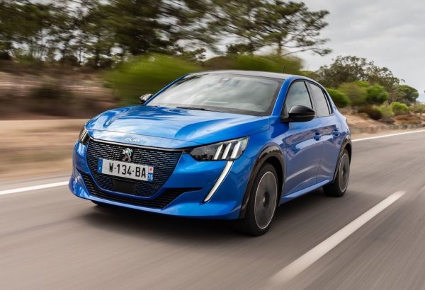 Peugeot 208 претърпя спад през ноември, след като само преди месец беше лидер. Това се дължи на сериозните логистични проблеми в Stellantis &ndash; компанията-майка на Peugeot, които доведоха до катастрофални резултатите на някои от пазарите на континента. Въпреки това 208 все още е популярен избор и може да заеме първото място за цялата година.