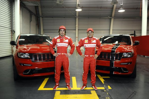 Jeep Grand Cherokee SRT8 за пилотите на Ferrari