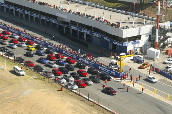 Той принадлежеше на Ferrari, които събраха 200 автомобила на пистата Silverstone, миналата година.