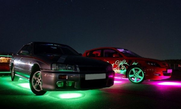 Модата на това започна да преминава, освен на места като Перник. За оцелелите й поклонници искаме да подчертаем дебело: единствената файда от това осветление е, за да видите точно колко голяма локва масло се е образувала под колата ви. Което ни отвежда до въпроса защо не дадохте парите, които сте профукали за подсветка, за нещо по-тривиално като нови гарнитури например.
