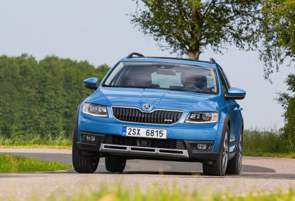 Дължина: 4685 мм, пътен просвет: 171 мм, обем на багажника: 610 литра.

Поколението A7 се произвежда от 2013 до 2020 г., като задвижването на четирите колела е автоматично със съединител Haldex. Багажник има рекордни за този клас размер, а самата кола е добре оборудване, въпреки, че някои от скъпите опции, предлагани от Skoda, не са налични. Окачването е здраво и енергоемко.