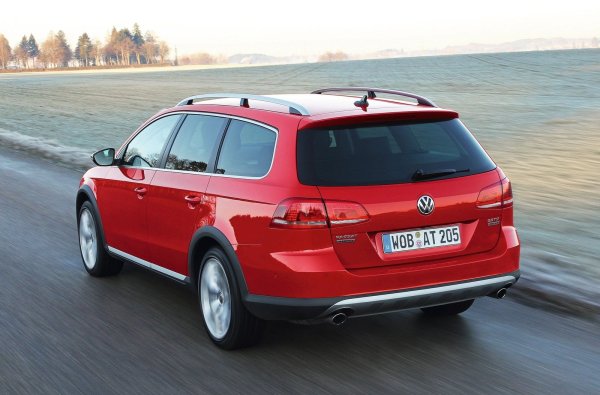 Вариантът с 2,0-литров TSI (210 к.с.) и роботизирана скоростна кутия DSG6 не се отличава с голяма надеждсност преди модернизацията през 2014 г. Този мотор страда от проблеми с пръстените и висок разход на масло. Веригата за синхронизация и инжекционната помпа също не изкарват много.