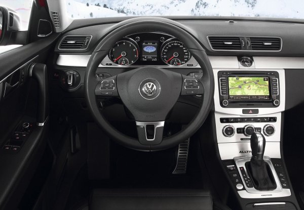 По-добрият вариант е 2.0 TDI, който поне първите 150 000 км не създава сериозни проблеми. И тук обаче е много важна възрастта на харесания за закупуване екземпляр. Колкото по-голяма е тя, толкова по-сериозен е рискът да се попадне на автомобил със сериозни проблеми.