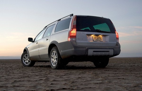 Доминиращият двигател е петцилиндров дизел 2.4 в четири мощностни версии (163&ndash;215 к.с.). Това е един от най-добрите дизелови мотори &ndash; достатъчно надежден, с ресурс от 500 000 км. Сред слабостите му се посочват деликатната инжекционна помпа, запушена вентилационна система и филтър за твърди частици. Препоръчва се честа смяна на ремъка.