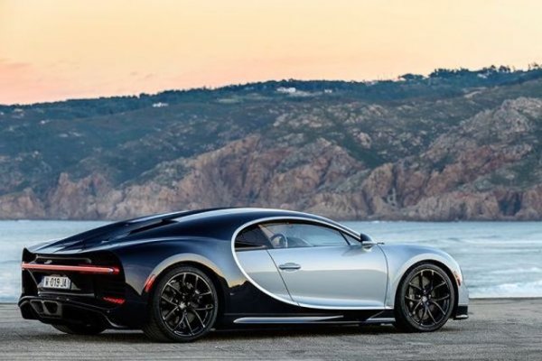 Двигател: 8,0-литров W16 с 4 турбини, задвижване към четирите колела, 1500 к.с.
Градско: 26,1 л/100 км. 
Извънградско: 16,8 л/100 км. 
Цена - около 2,4 млн долара.
