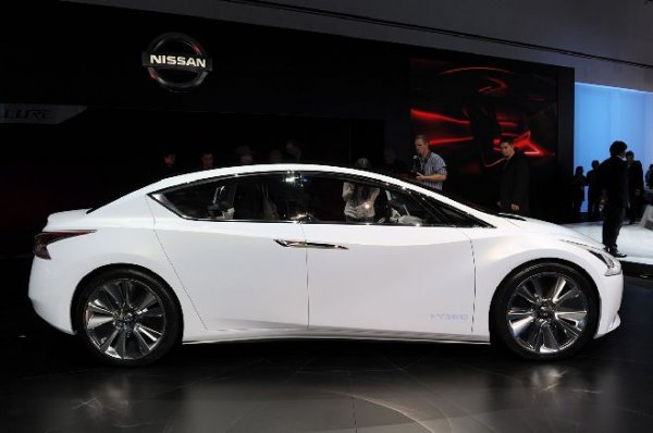 LA 2010 / Nissan Ellure Concept