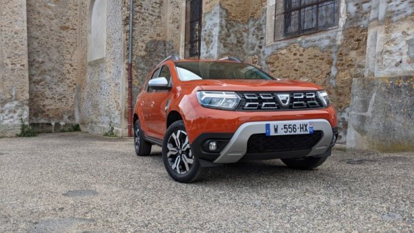 В месеца, в който на пазара дебютира фейслифтът на второто поколение, Duster е продал 49 бройки. Почти половината от общата бройка за годината - 461 коли - са с регистрация N1. 
