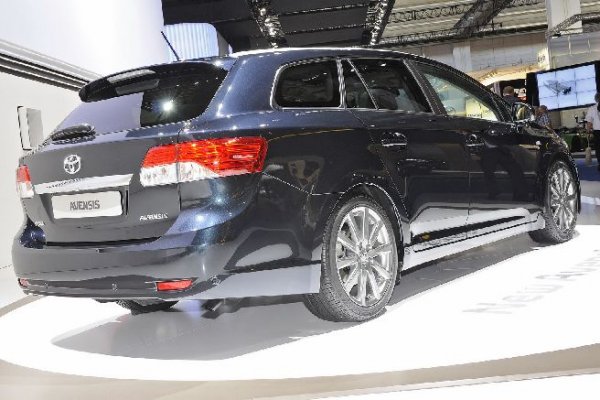     Франкфурт 2011 - обновената Toyota Avensis