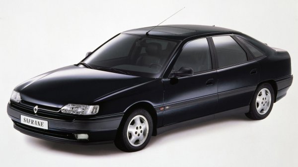 Представен през 1992 година, Safrane е най-луксозният модел в гамата на Renault чак до края на жизнения си цикъл през 2000 г. Машината не изглеждала много по-различно от тогавашната Laguna и продажбите извън Франция били доста слаби. А моделът дори предлагал и уникална версия с 3-литров туинтурбо V6 и 4х4 задвижване.