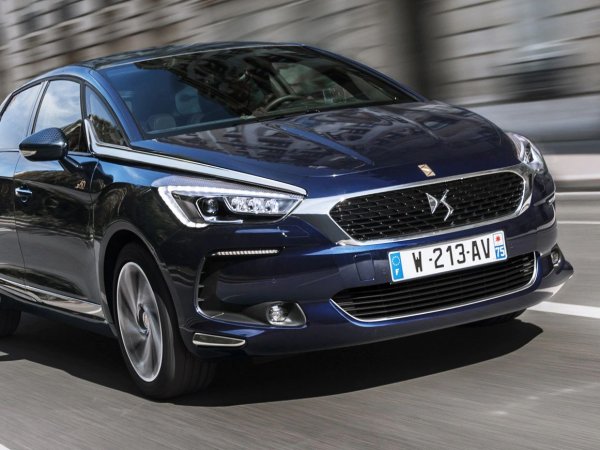 Първоначално лансиран като Citroen DS5, хечбекът с черти заимствани от кросоувърите бе предназначен за съперник на BMW 3 Series. През 2015 година Citroen отдели луксозната гама в нова марка DS, като реши първоначално с нея да се фокусира предимно върху китайския пазар. По-късно DS се завърна в Европа, но този модел бе изчезнал от сцената. Според специалисти машината би била добра находка на пазара за употребявани коли.
