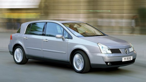 Когато бе представен през 2001 година, Vel Satis представляваше необичайна смесица между ван, бизнес седан и огромен хечбек. Машината предлагаше много лукс и удобства, но така и си остана неразбрана и недооценена от публиката и пазара. И тихомълком потъна в историята...