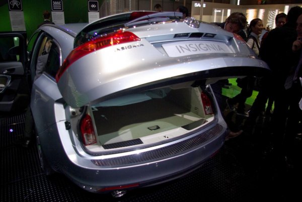 Opel Insignia Sports Tourer / Автомобилен салон Париж 2008