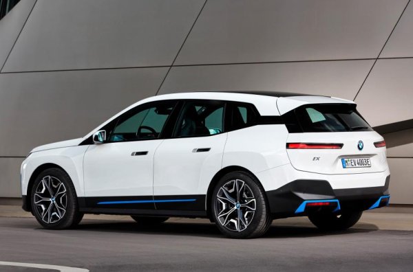 Негативните реакции продължиха и станаха толкова много, че производителят създаде специална интернет-страница, за да отговаря на тях. Първият въпрос беше - "Защо решетката е толкова уродлива?", а рекламната кампания премина под лозунга - "Защо не се променяте?" Един от най-популярните отговорите беше - "Не съм сляп".

Дизайнерите на BMW продължиха да измислят всевъзможни оправдания за свелия си експеримент. Те твърдят, че на клиентите това им харесва и че всеки модел трябва да има своите отличителни черти. Само преди дни главният дизайнер на марката Адриан ван Хойдонк заяви, че BMW няма да се откаже от гигантската решетка, но всеки модел ще има различен елемент.