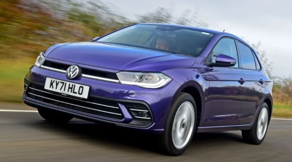 Едно от най-добрите предложения в сегмента, като клиентът може да избира между различни версии. Дори базовата „Life“ предлага много функции, включително алуминиеви джанти, автоматични фарове, DAB радио, електронен контрол на стабилността и автоматични чистачки със сензор за дъжд. Polo е по-голям от Up!, но също като него е лесен за управление и за паркиране.