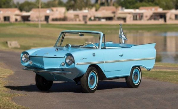 Amphicar Model 770, в зависимост от това кого попитате, е или една от най-нелепите, или една от най-интересните коли в историята. Създадена е от Ханс Трипел и е произвеждана от Quandt Group (собствениците на BMW) в общо 3878 екземпляра между 1961 и 1968. Като кола е тромава и бавна; като лодка - също. Освен това след всяка употреба във вода трябва задължително да я изсушите и после търпеливо да я гресирате в 13 различни точки - включително една под задната седалка. "Amphicar е напълно лишена от смисъл като автомобил и тъкмо това я прави чудесна", казват по адрес на тази кола от Petrolicious. Но причината да попадне в този списък е, че създадената за плаваемост предница й придава доста печална физиономия. 
