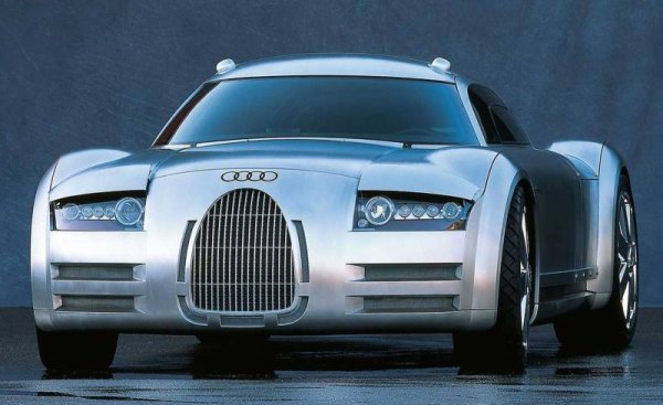 Още един концепт, създаден този път в чест на легендарните Сребърни стрели -  състезателните модели на Auto Union от 30-те години. Корпусът от полиран алуминий и странният дизайн на предницата търсят именно аналози с онези коли, и особено с Type 52, създаден от Фердинанд Порше и Ервин Коменда. Под капака пък е могъщият W16 от Bugatti Veyron. Въпреки леко печалната "физиономия" колата се харесва и има призиви да бъде произведена серийно, но в Audi решават, че няма да правят вътрешна конкуренция на Lamborghini. 
