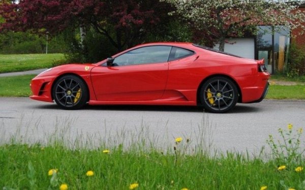 Ford Cougar превърнат във Ferrari 430 Scuderia 