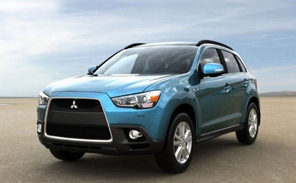 Процент проблеми: 19,6%
Среден пробег: 146,000 км

По-малкият кросоувър на японците просъществува в едно-единствено поколение от 2010 чак до 2023 година (не се подлъгвайте по появата на "нов" ASX тази година - той е просто ребрандирано Renault Captur). Оригиналът бе малко недодялан и лишен от комфорт, особено на задния ред, но очевидно компенсира със здравина. В първите няколко години не бяха рядкост проблемите с турбокомпресора при дизелите. Най-здравият мотор тук е 1.8, който обаче се среща най-вече при версиите за японския пазар, и освен това е съчетан с посредствен вариаторен автоматик. В Европа най-често ще попаднете или на дизел, или на 1.6 бензин с 16 клапана (от деветото поколение на Lancer). При колите, произведени през 2011, имаше сервизна акция заради недобри уплътнения на панорамния покрив и дефектен обтегач за предпазните колани. 
На практика ASX е най-здравият масов автомобил в тази възрастова група, защото първото място, както ще видите, е за доста нишов модел. 

