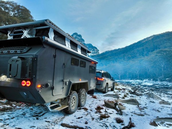 Двамата братя, които стоят зад марката Bruder, вярват, че луксът в наши дни не е хотел с пет басейна и услужлив консиерж, а възможността да се откъснеш от всичко и всички за неопределено време и да отидеш да пренощуваш там, където ти видят очите. В чест на това, те са създали EXP-7 и още няколко модела, които до един можем да определим като "екстремни офроуд каравани". 
