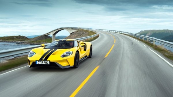 Дори 5 години след появата си Ford GT изгледа забележително, сякаш току-що е проектирана. Той е и единствената истинска състезателна кола за пътя, като превъзхожда дори два пъти по-скъпи от него модели.