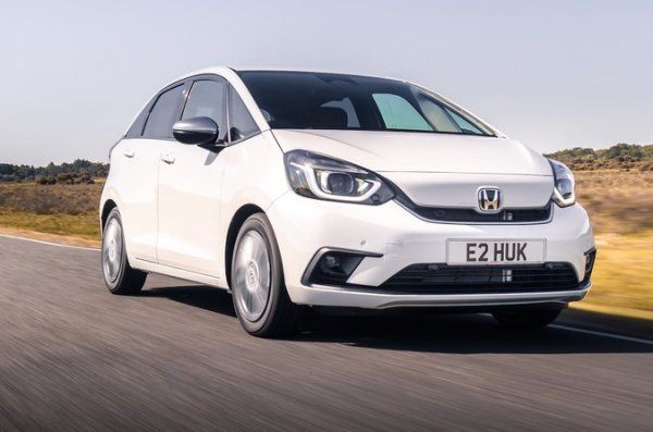 Обявен разход (смесен) &ndash; 4,5 л/100 км

Реален разход &ndash; 5,11 л/100 км

Предимството на Jazz е неговият практичен интериор, който включва повдигащи се задни седалки, което ви позволяват товаренето на повече багаж. На места този хибрид се движи само на ток, което също е сред големите му предимства.