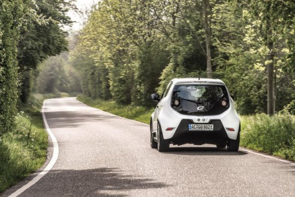 Този автомобил може да си позволи малко по-ниска мощност, защото новаторското алуминиево шаси смъква много общото му тегло
