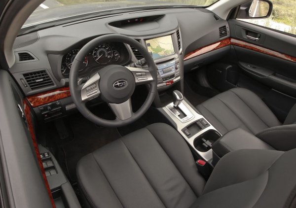 Този проблем се проявява не само при Outback, но и при други модели на Subaru. Това се дължи на производствена грешка, като се открива доста лесно – усеща се нестабилност при волана по време на движение. Компанията организира сервизна акция за подмяна на този детайл, но има възможност предишният собственик на колата да не се е възползвал от нея.
