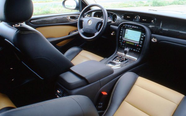 Независимо от това, версията с турбодизелов V6 се справя отлично. Е, тя е далеч от тази с V8 R, която обаче е доста по-скъпа. А комфортът, предлаган от S-Type, е един от най-забележителните в този клас.

За 1695 лири може да се купи S-Type 2.7D V6 от 2006 година с пробег 155 000 км.
