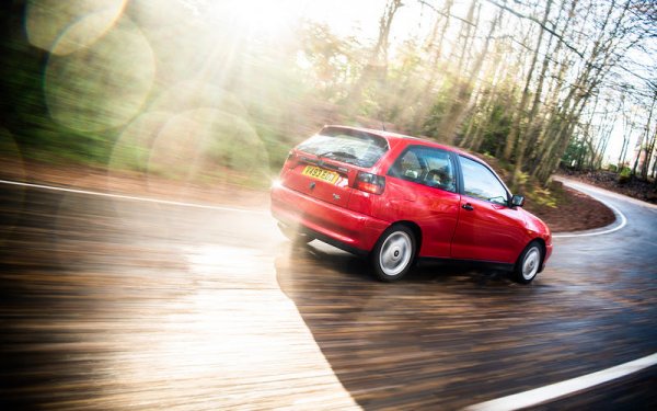 Ако можете да намерите подобен автомобили, не бързайте да го отхвърляте, защото той е рядко срещан. Второто поколение на Ibiza GTI разчита на 2,0-литров турбомотор от VW Golf GTI, като предлага изненадващо добри настройки на кормилното управление и шасито, а това е много важно за представянето му на писта. 
