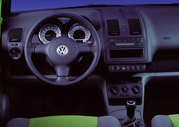Що се отнася до разходите, Lupo споделя цялата база части с Polo, така че не е трудно да се намерят заместители. Комплект накладки за предната част е 30 евро, маслен филтър &ndash; 5 евро, въздушен филтър 10 евро и комплект за синхронизация (ремък с ролки) &ndash; 50-70 евро, като смяната му при бензиновите двигатели е лесна.