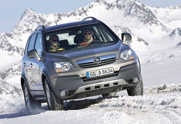 Системата ABS често започва да дава дефекти и дори да не работи. Сред често срещаните бъгове е светване на аварийните индикатори при стартиране, което се решава само с рестартиране. Има и така нареченения &bdquo;зимен бъг&ldquo;, при който светват Check Engine и грешка P0500. Той идчезва едва през пролетта, като причините така и не са установени. Моторът на &bdquo;печката&ldquo; в салона също е класическо слабо звено за модела.