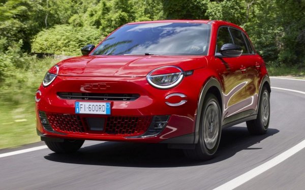 Стартовата цена за ниво на оборудване RED, с електромотор на предната ос, 156 коня максимална мощност и батерия с капацитет 54 кВтч, достатъчна за до 409 км пробег в смесен цикъл. 

