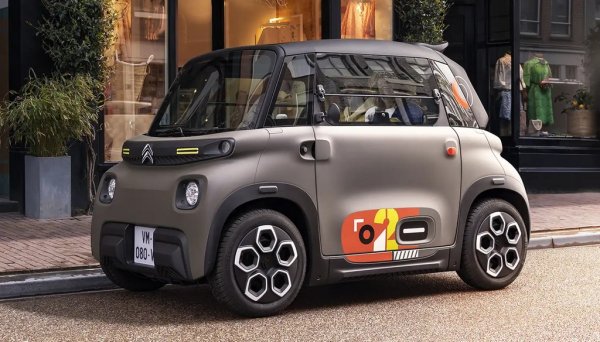 Извън споменатите по-горе модели, в България се предлагат и няколко електрически четириколки, които не се вместват в стандартното изискване на МВР за регистрация като "лек автомобил". Най-достъпната от тях за момента е Citroen Ami, която струва 19,899 лева, но има едва 8 конски сили мощност и максимална скорост от 45 км/ч. Неин близнак е Fiat Topolino. Китайската BAW Pony е с десетина хиляди лева по-скъпа, но поне развива максималната разрешена скорост по първокласните пътища, и изминава около 170 км с едно зареждане. 
