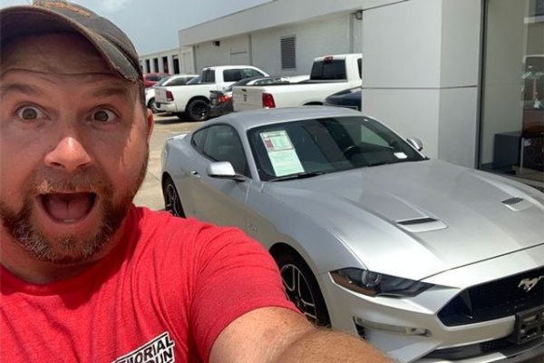 Две неща правят рекорда на Фред наистина забележителен. Първо, той го постигна съвсем сам, без втори шофьор, като за тези 26 часа каране е спирал само за 33 минути. И второ, за разлика от всички други рекордьори той не разчиташе на старателно предварително планиране, на екипи от наблюдатели по трасето и т. н. Просто се качи в своя взет под наем Ford Mustang и натисна газта. 
