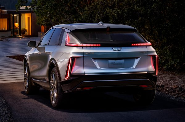 Електромобилът се задвижва от агрегат с мощност 340 к.с., захранван от батерия с капацитет 100 кВт/ч. Пробегът с едно зареждане е 480 км, а при използване на бързо зарядно само за 10 минути се осигуряват още 120 км.