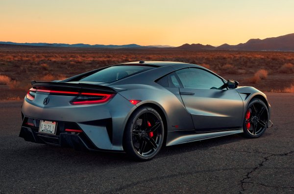 Специалната версия получи модифицирана хибридна система. При нея 3,5-литровият V6 развива 527 к.с. и 600 Нм вместо досегашните 507 к.с. и 550 Нм, като общо агрегатът произвежда 608 к.с. и 667 Нм срещу стандартните 581 к.с. и 644 Нм. Подобрена е и 9-степенната роботизирана скоростна кутия. Минималната цена на финалната версия е 169 900 долара. А първият екземпляр беше продаден за 1,1 млн долара.