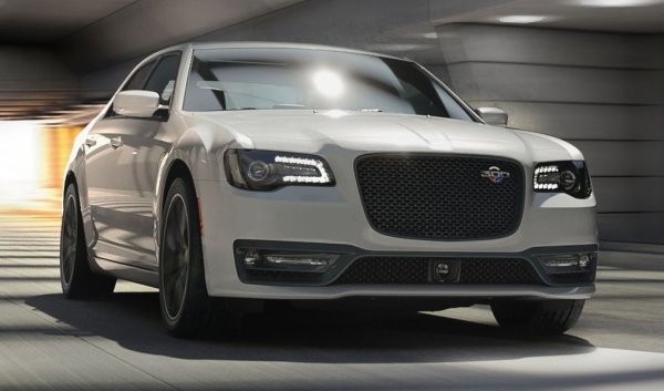 За мнозина, особено американци, е трудно е да си представят свят без Chrysler, но крахът на тази марка изглежда напълно реален, а причината е в самия автомобилен бранш. Групите FCA и PSA се сляха през 2021 г., за да образуват Stellantis. Тази мегаавтомобилна група вдъхна живот на някои от борещи се за оцеляване марки, но бъдещето на Chrysler не изглежда никак вдъхновяващо.