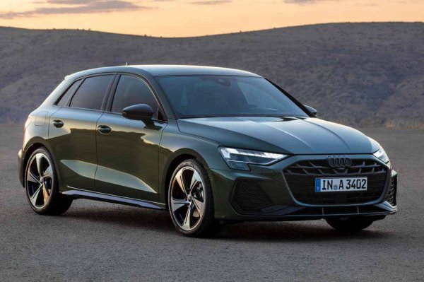 Audi A3 е друг компактен автомобил от германската групировка, който попада в този списък, и не е последният. Той може да се похвали със същата мощност като Leon и следващия модел в тази галерия: 204 к.с. във версия e-Hybrid, която се откроява със своята енергийна ефективност и нисък разход на гориво.

С премиум имиджа си на марката, той може да се похвали с малко по-високо качество на интериора, но не с голяма разлика. Моделът остава остава отлична алтернатива, ако търсите този тип автомобил, благодарение на изцяло електрическия си пробег от 142 км, въпреки високата му цена.
