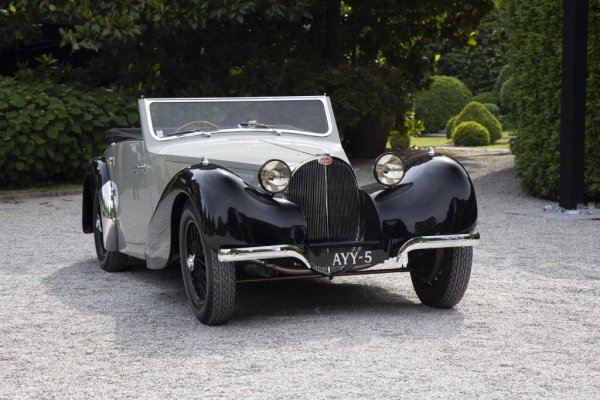 До края на 30-те години компанията произвежда само 43 бройки от Type 57 S, и само две Type 57 SC, където към 3.5-литровия двувалов мотор е добавен и компресор. Повечето оцелели до наши дни "обикновени" 57 S обаче също са с допълнително добавен компресор, който увеличава мощността от 175 до 200 конски сили. Колата тежи едва 950 килограма. 
