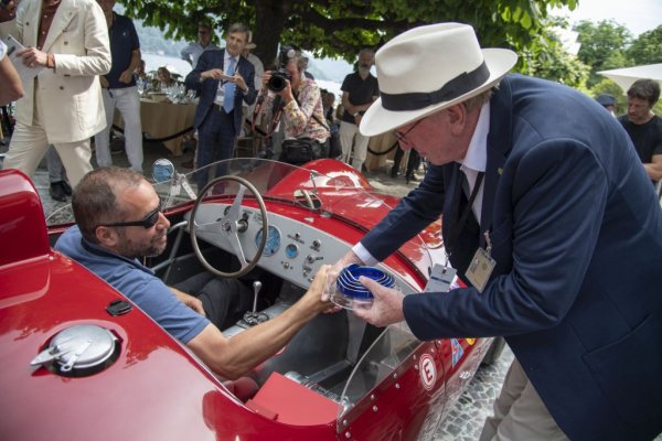 По-късно същата година колата участва и в легендарното Mille Miglia, но повреда я изважда от надпреварата. През 1956 обаче същият автомобил завършва 13-и и печели в своя клас. Сегашният собственик я е купил по доста куриозен начин: като е посетил в компанията на нотариус сицилианския затвор, в който предишният собственик излежава доживотна присъда. 
 